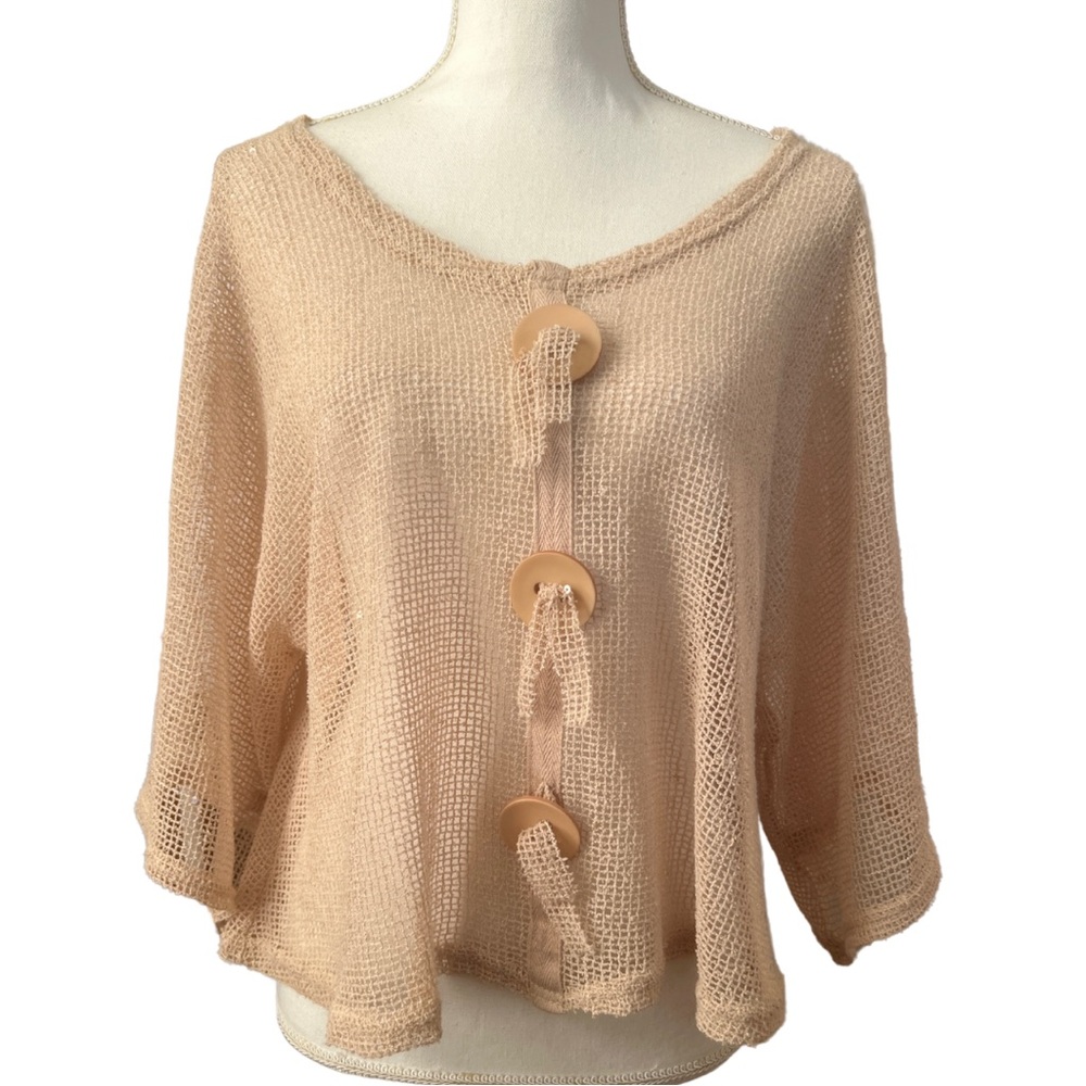 Noelle Enterprises (OS) Open Weave Blouse with Faux Wood Buttons